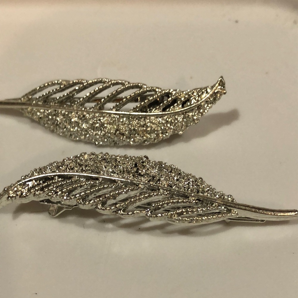 Lot of 2 Hair Clips Leaf Designs in Silver tone New
